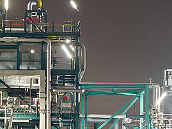 Refinery_at_night_Industrie_400x300.jpg